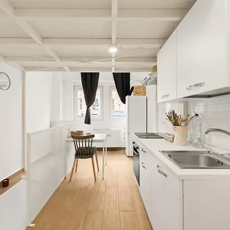 Center - With Ac, Wifi - Station 10' דירה